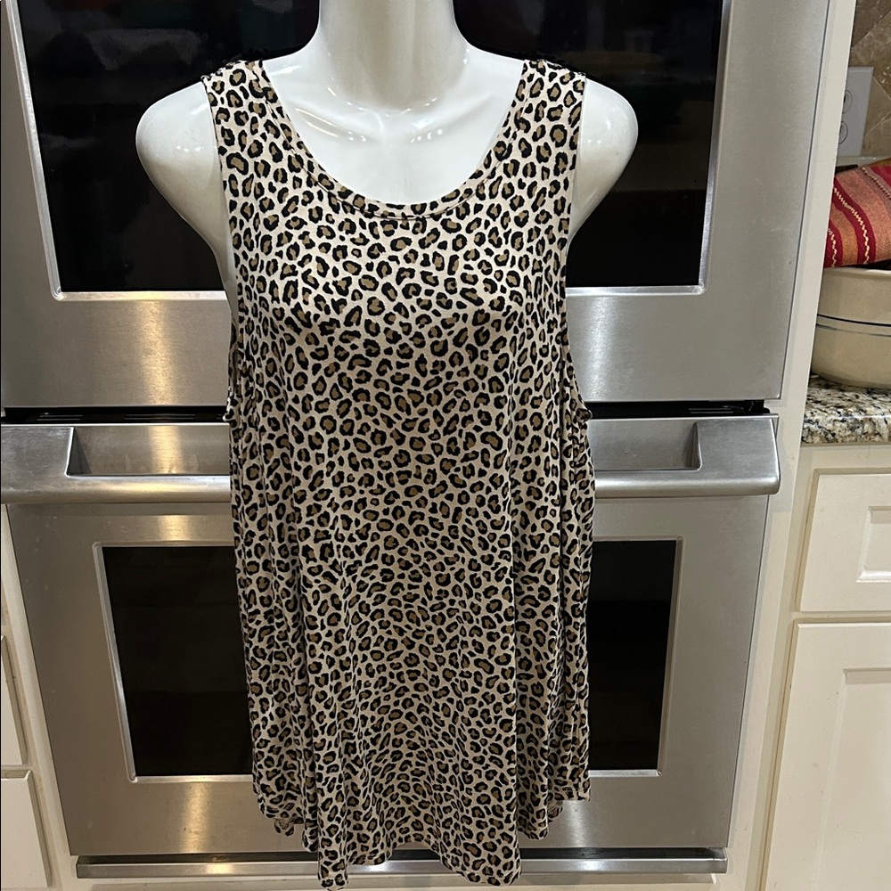 Old Navy Black and Cream Leopard Tank Top size large